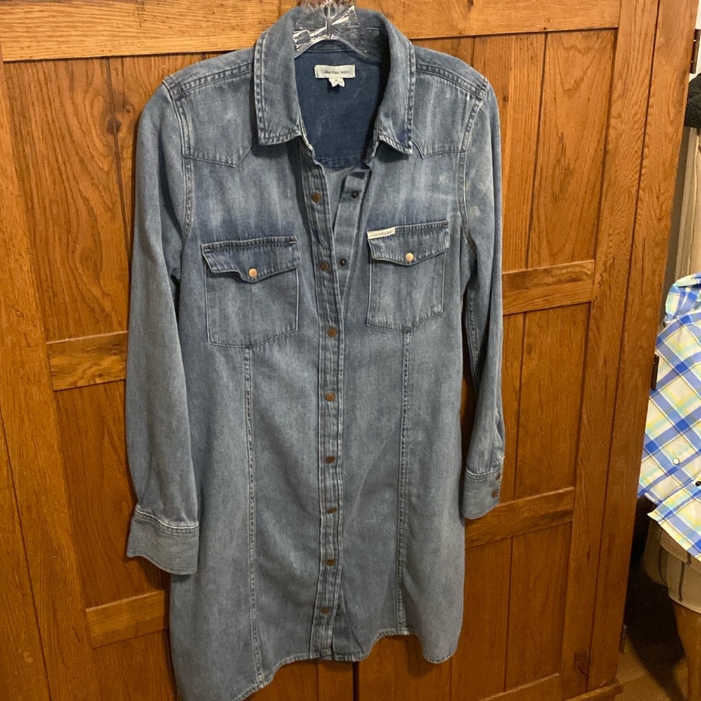 CALVIN KLEIN Jeans denim shirt dress in size M.